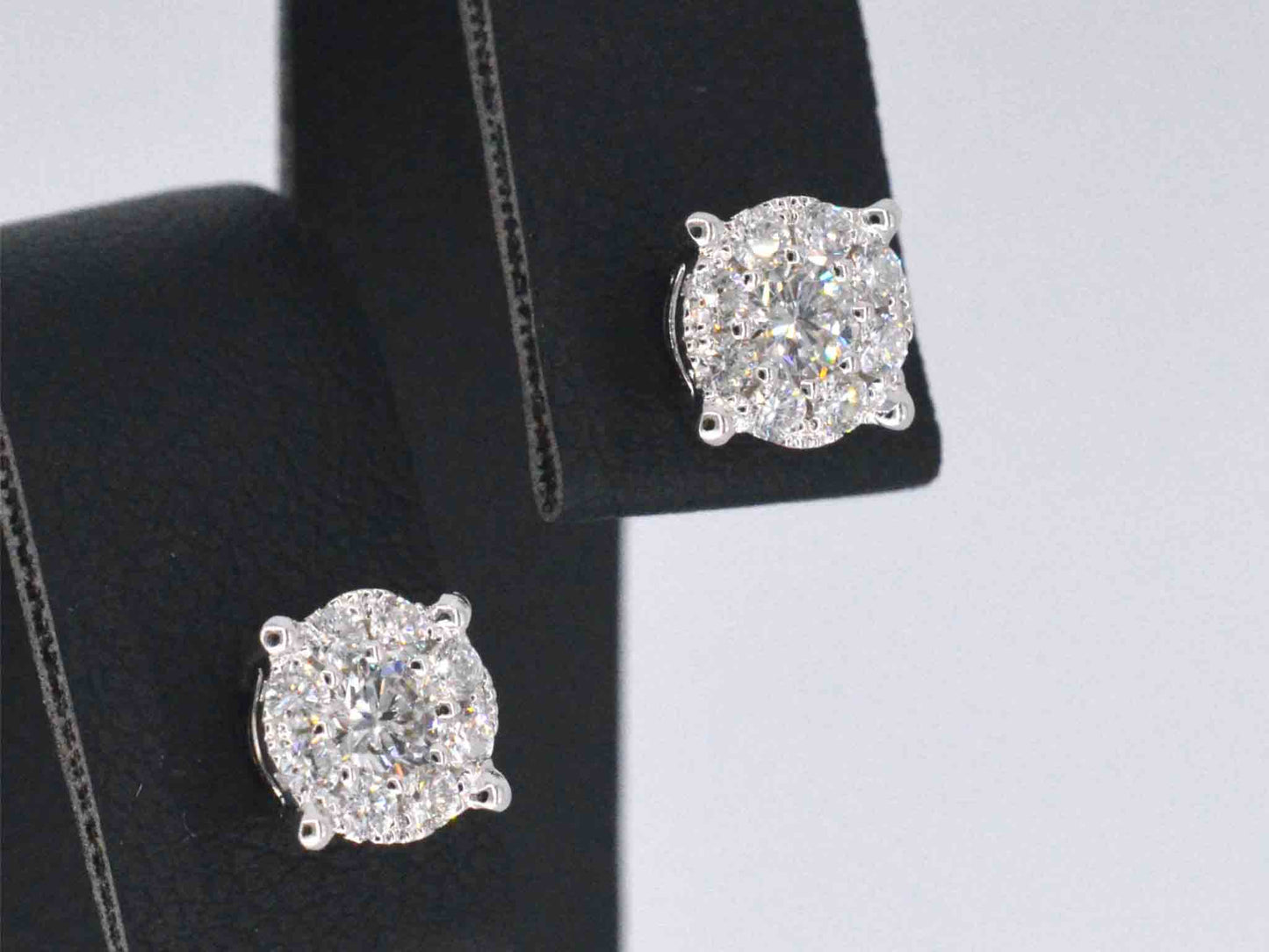 Witgouden entourage oorbellen met diamanten 1135-2