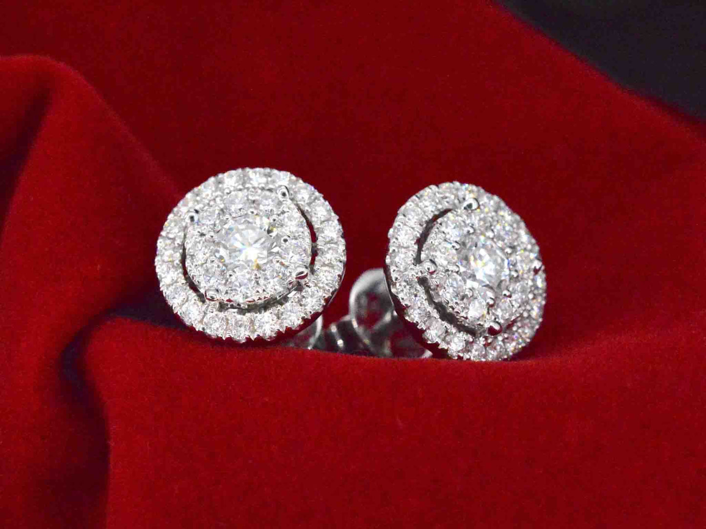 Entourage-Ohrringe aus Weißgold, besetzt mit 60 Diamanten im Brillantschliff