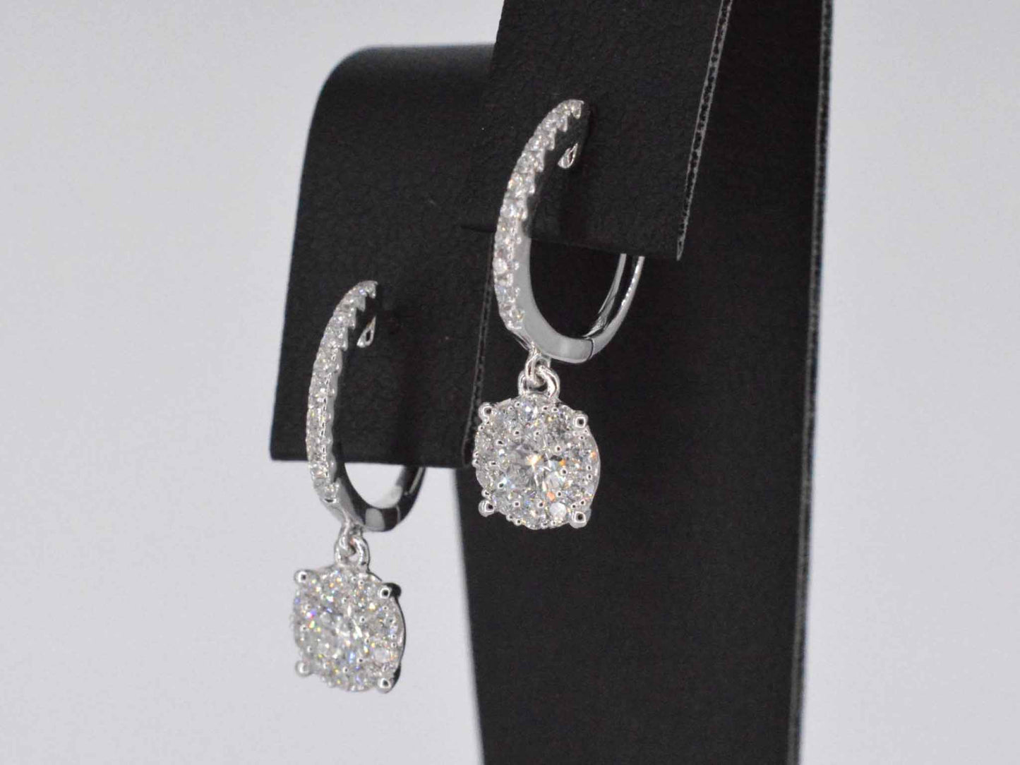Oorbellen met briljant geslepen diamanten