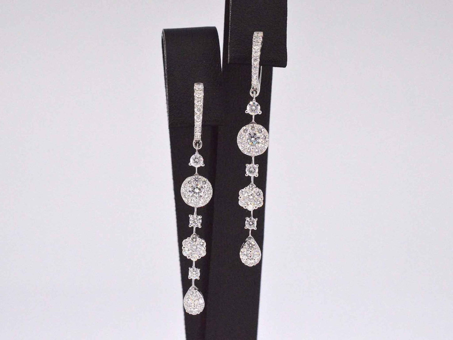 Witgouden oorhangers met briljant geslepen diamanten