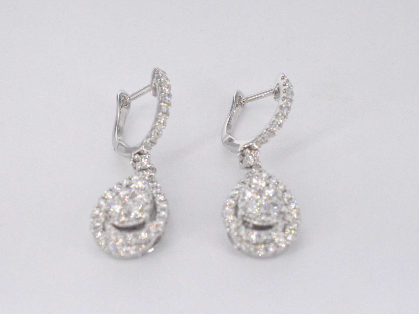 Druppelvormige oorhangers met briljant geslepen diamanten