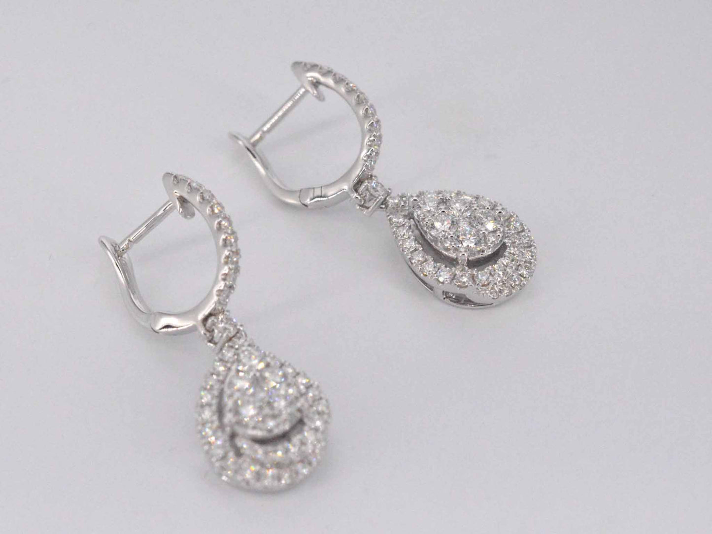 Druppelvormige oorhangers met briljant geslepen diamanten