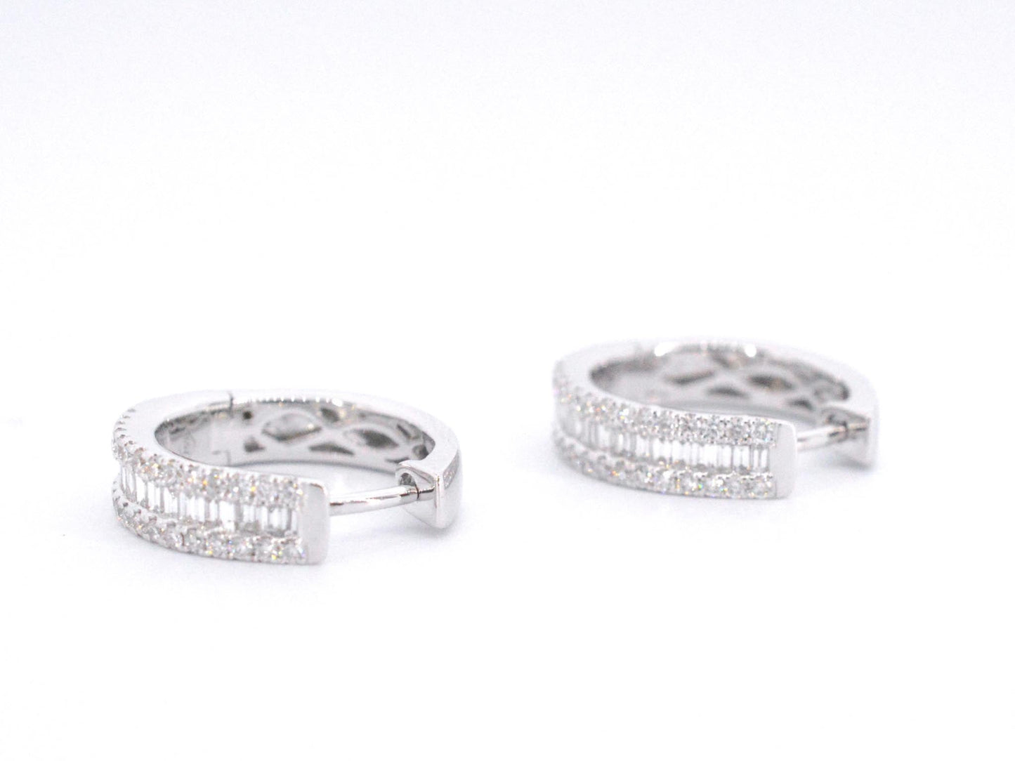 Witgouden creolen met diamanten