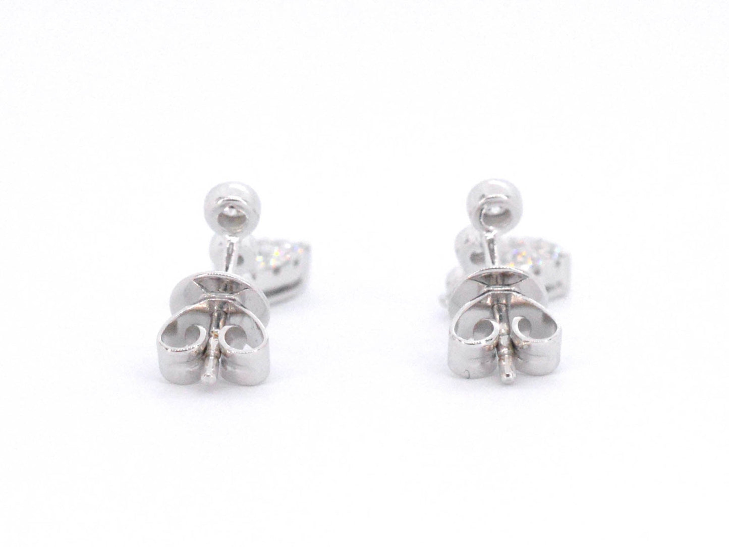 Witgouden druppelvormige oorhangers met diamanten 1147-5