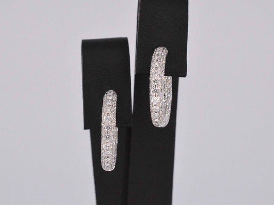 Witgouden creolen met briljant geslepen diamanten