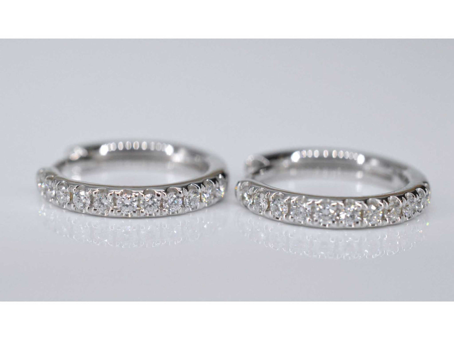 Witgouden creolen met diamanten 1161-2