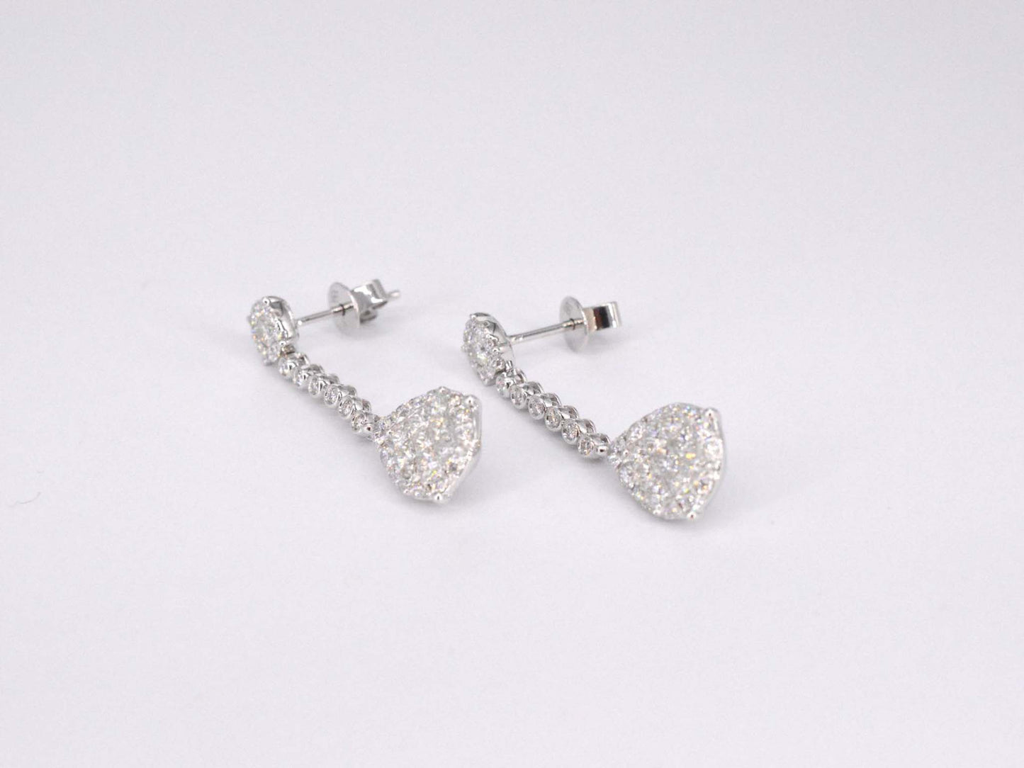 Druppelvormige oorhangers met briljant en princess geslepen diamanten