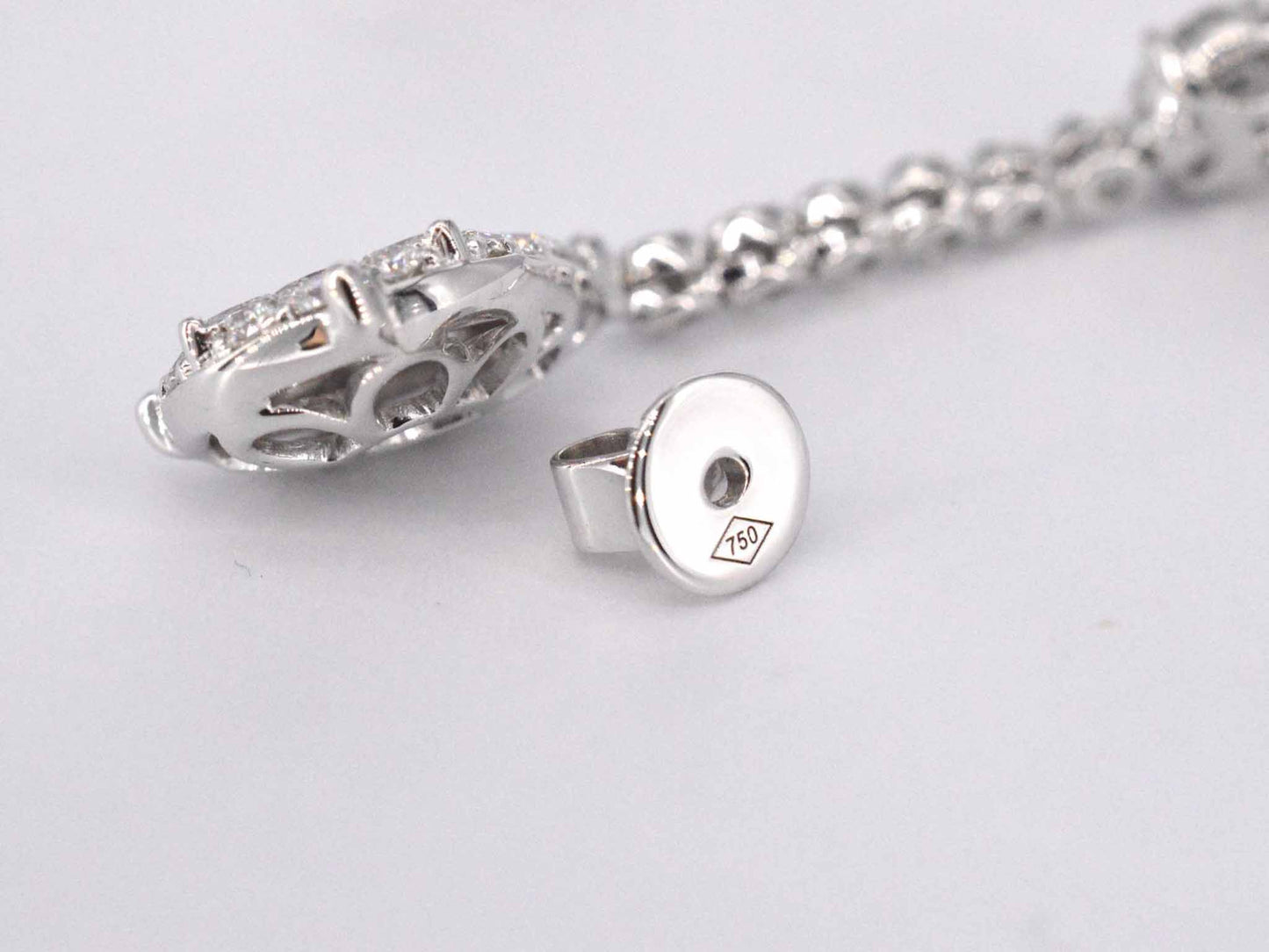 Druppelvormige oorhangers met briljant en princess geslepen diamanten