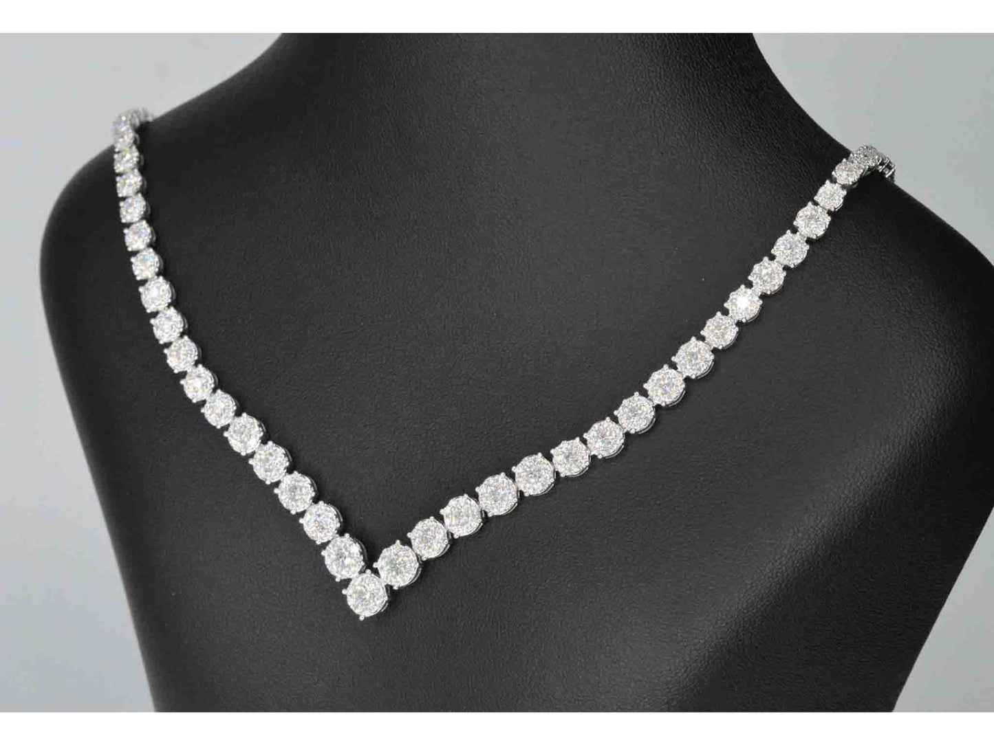 Diamanten collier met 850 briljant geslepen diamanten 8.00 carat