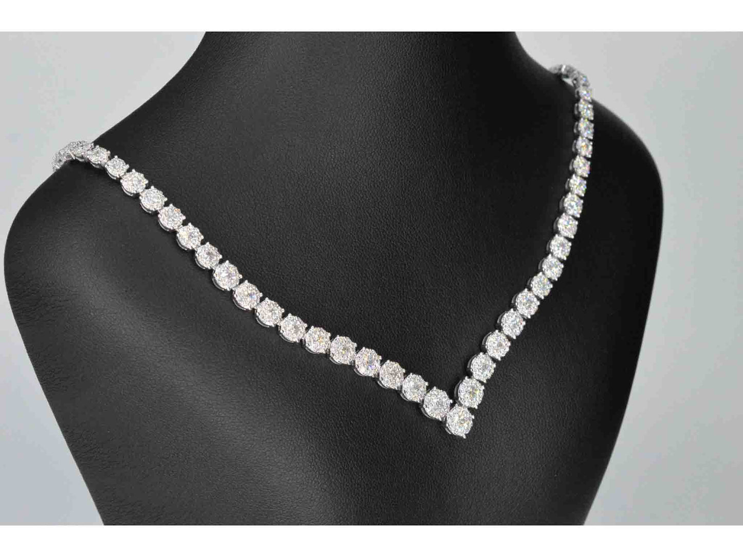 Diamanten collier met 850 briljant geslepen diamanten 8.00 carat