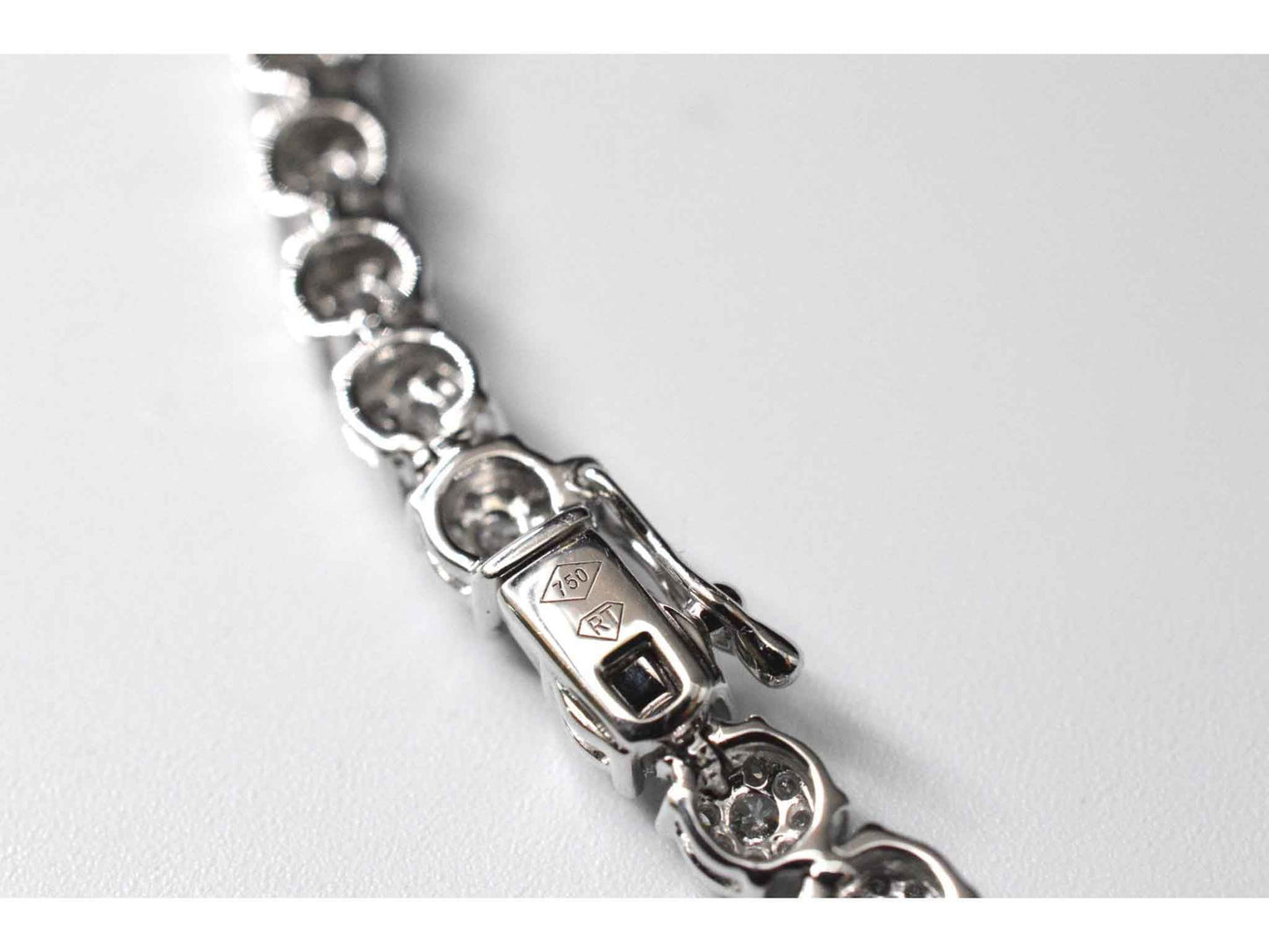 Diamanten collier met 850 briljant geslepen diamanten 8.00 carat