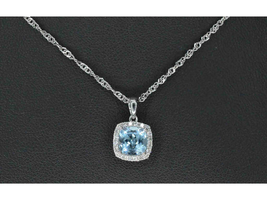 Witgouden entourage hanger bezet met topaas en diamanten