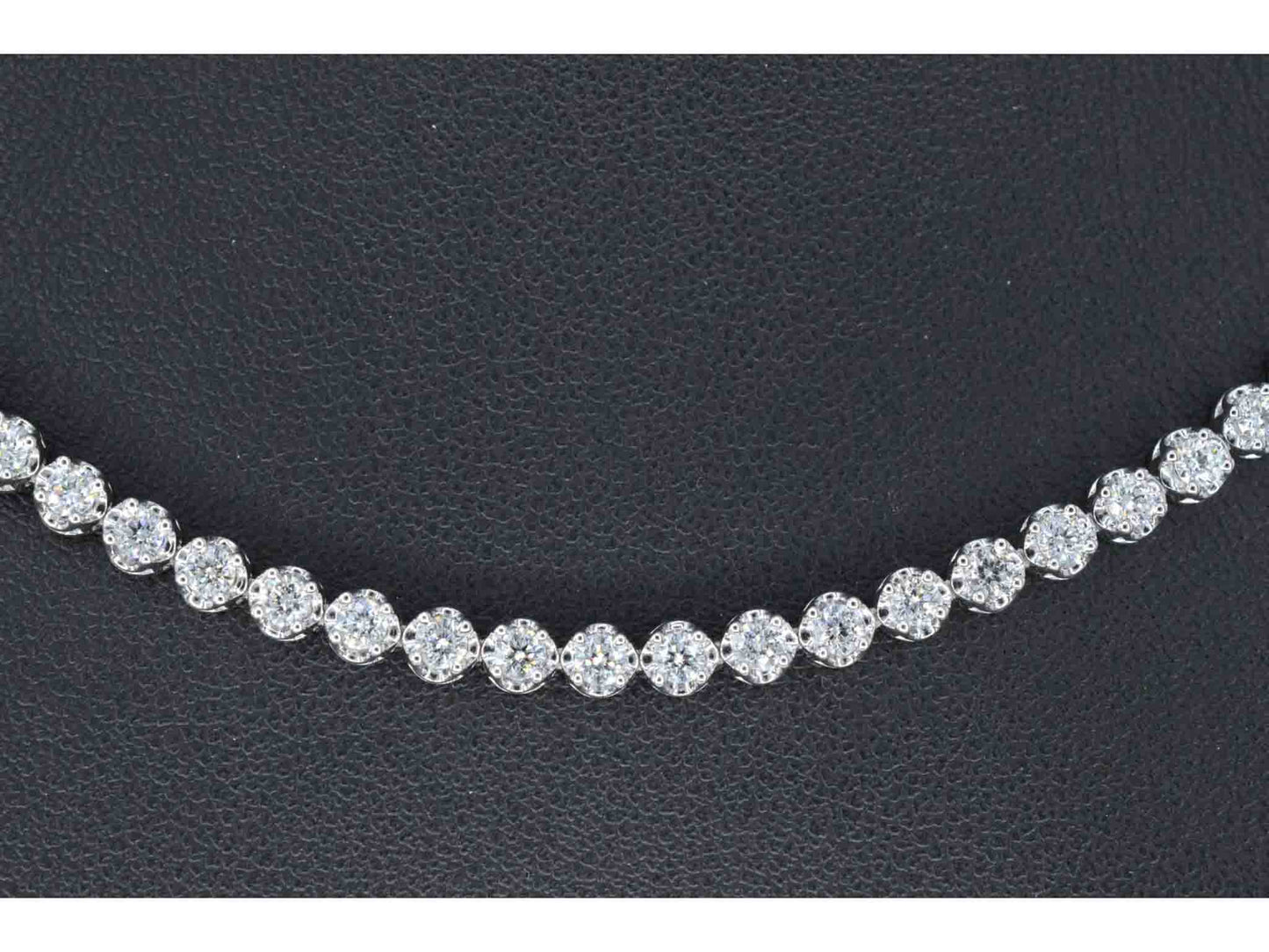 Diamanten tennis collier met 107 briljant geslepen diamanten