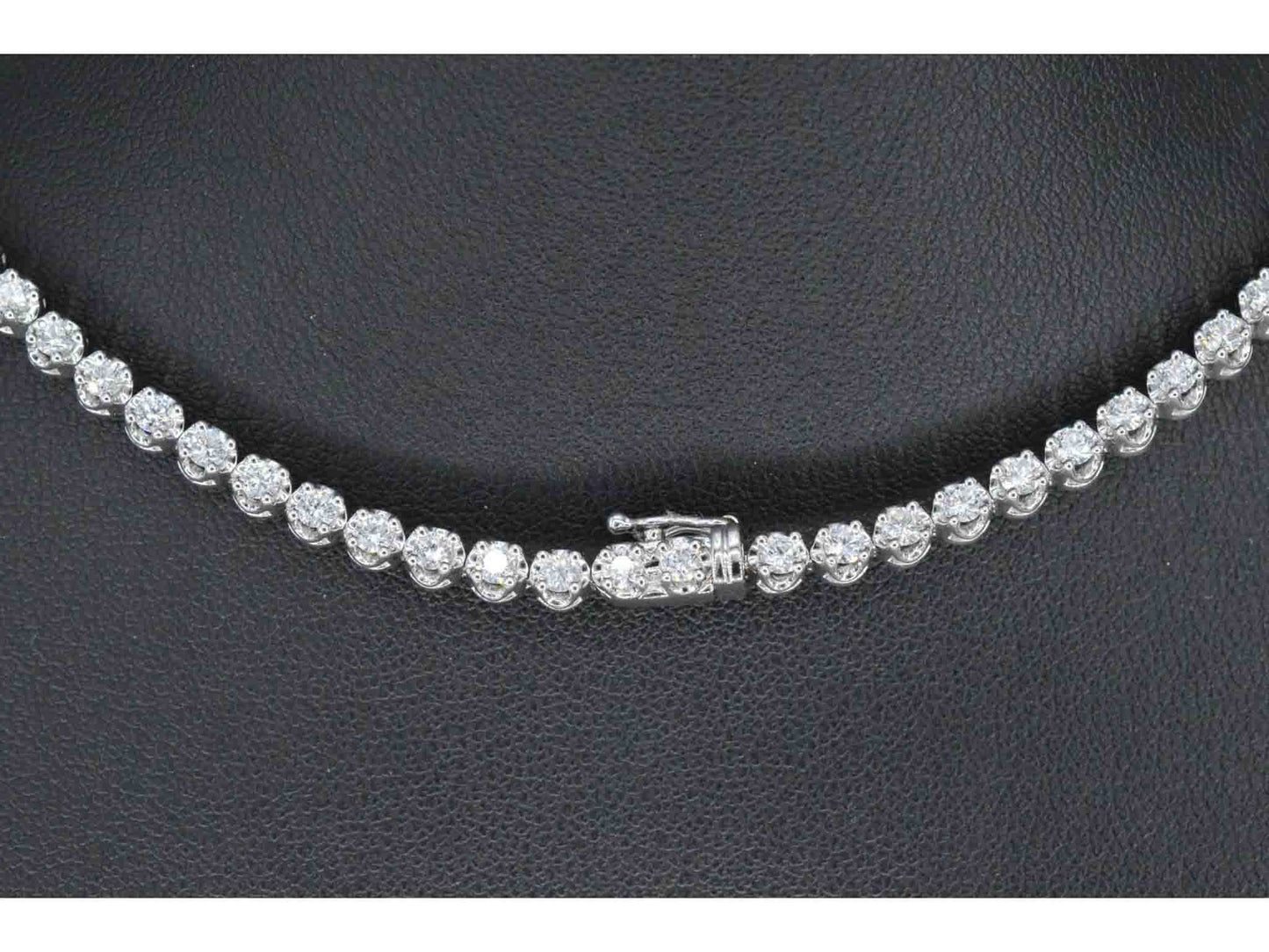 Diamanten tennis collier met 107 briljant geslepen diamanten