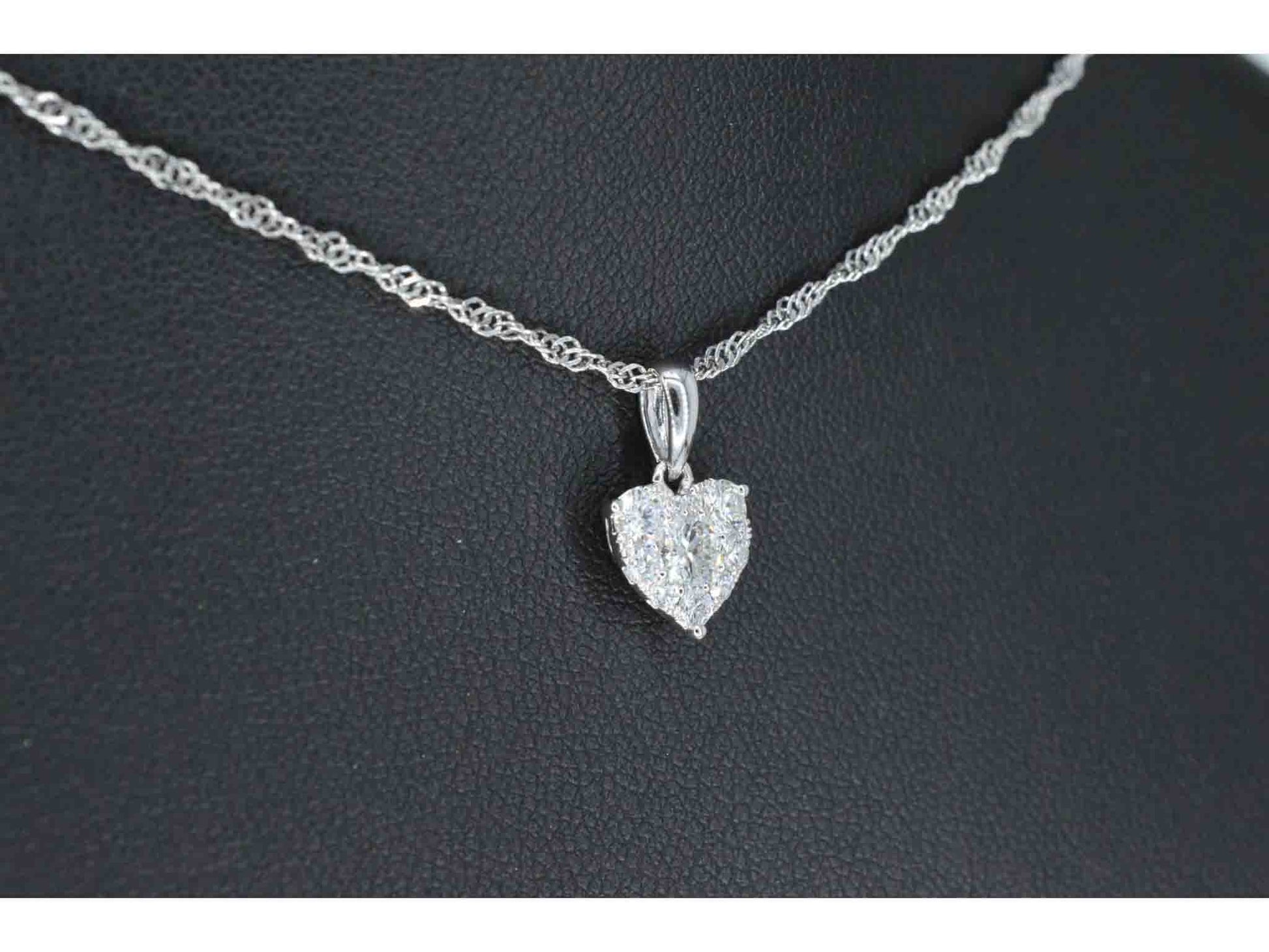 Witgouden hartvormige hanger met diamanten 1170-2