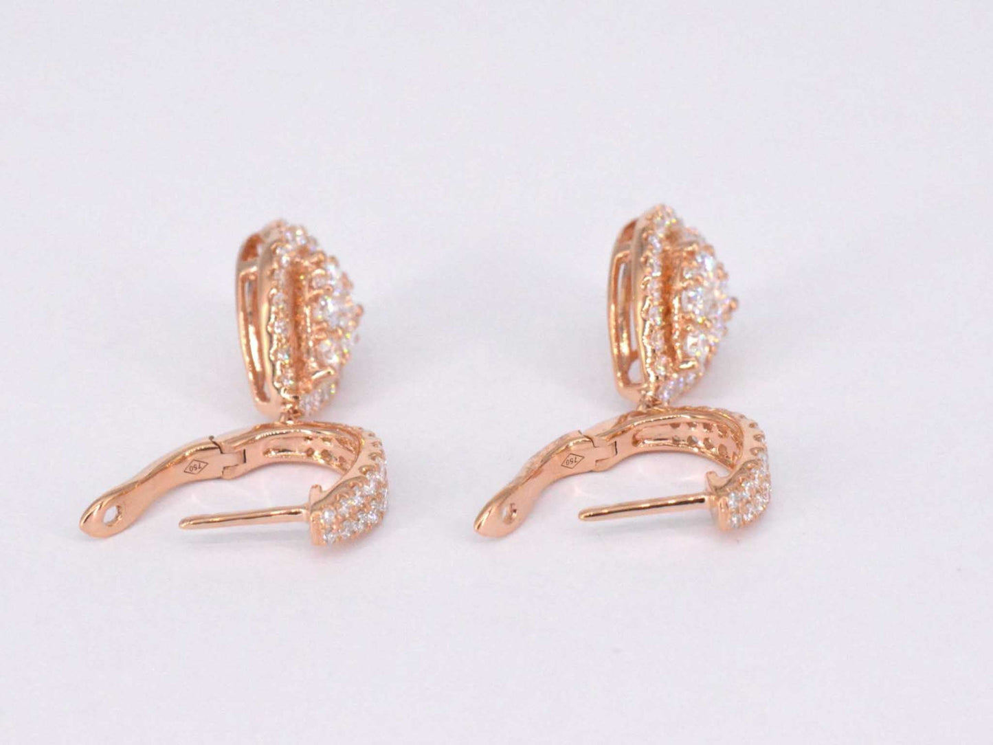 Rosegouden druppelvormige oorhangers met briljant geslepen diamanten