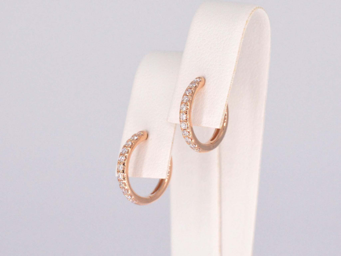 Rosegouden creolen met diamanten