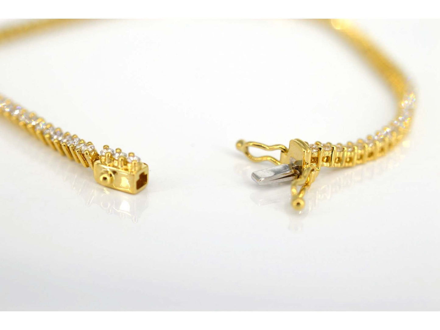 Yellow gold tennis bracelet with 1.50 carat diamonds