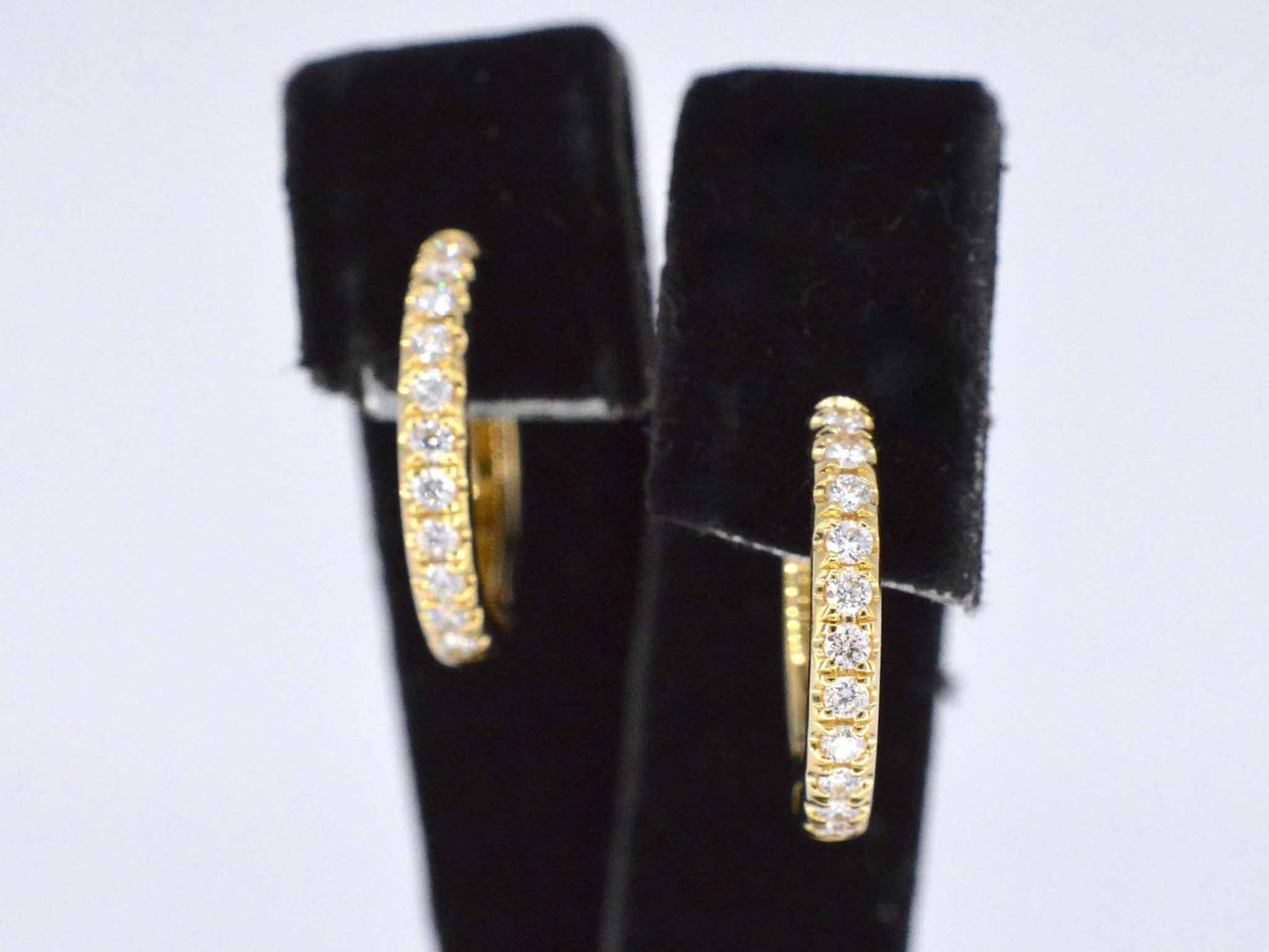 Gouden creolen met diamanten