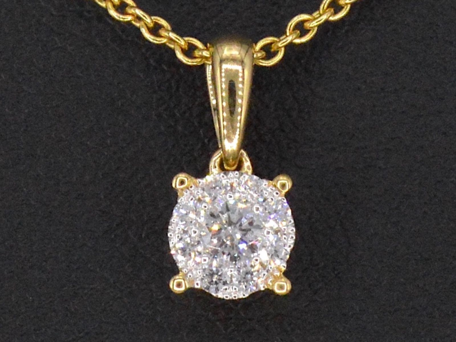 Gouden entourage hanger met briljant geslepen diamanten 1182-5