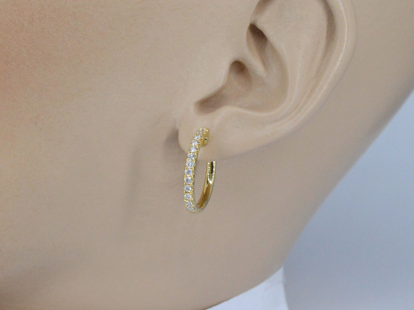 Gouden oorhangers met 26 diamanten