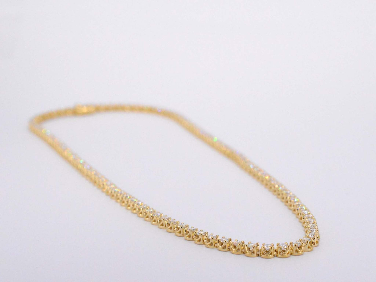Gouden collier met 107 briljant geslepen diamanten