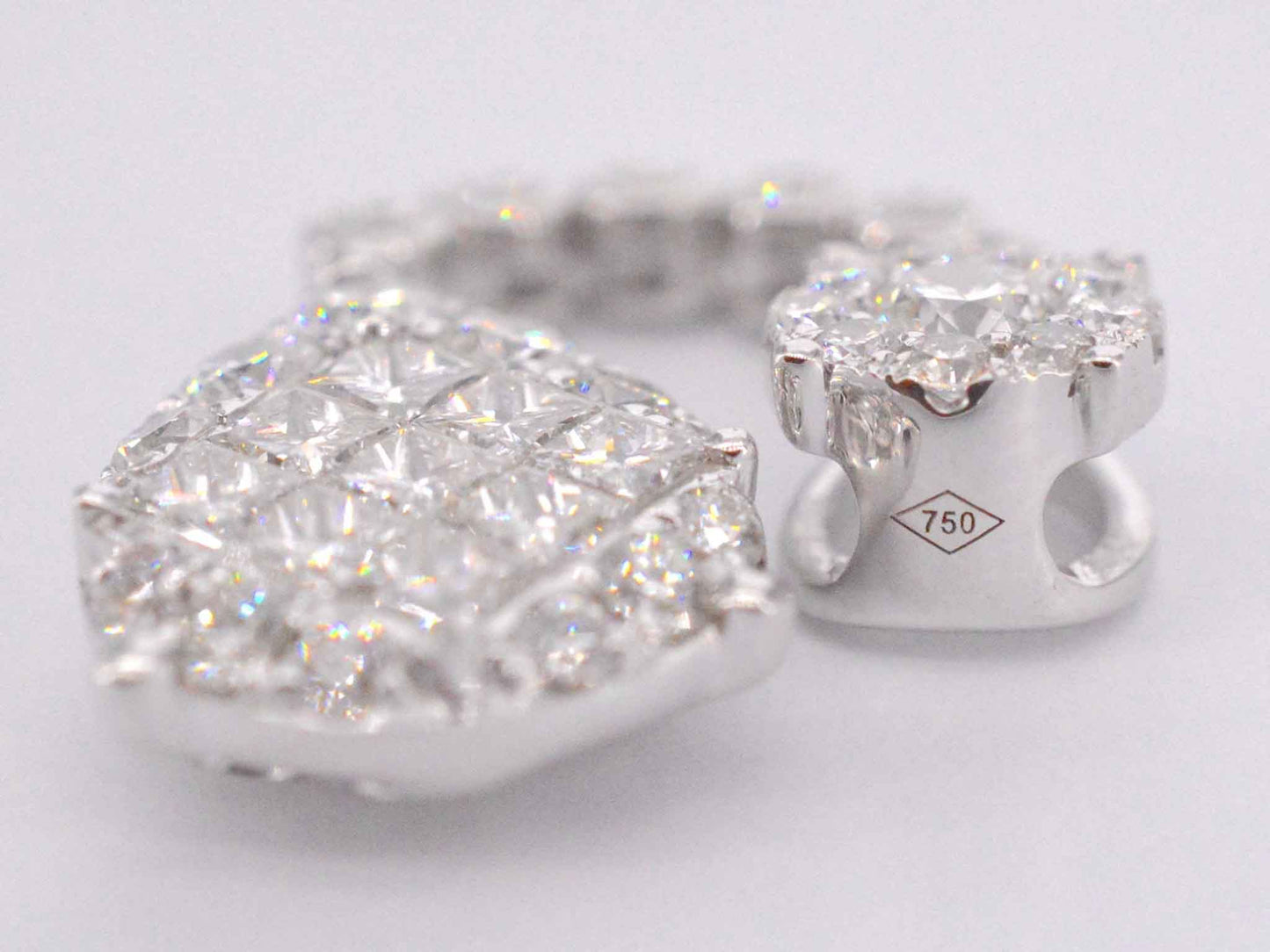 Druppelvormige hanger met briljant en princess geslepen diamanten