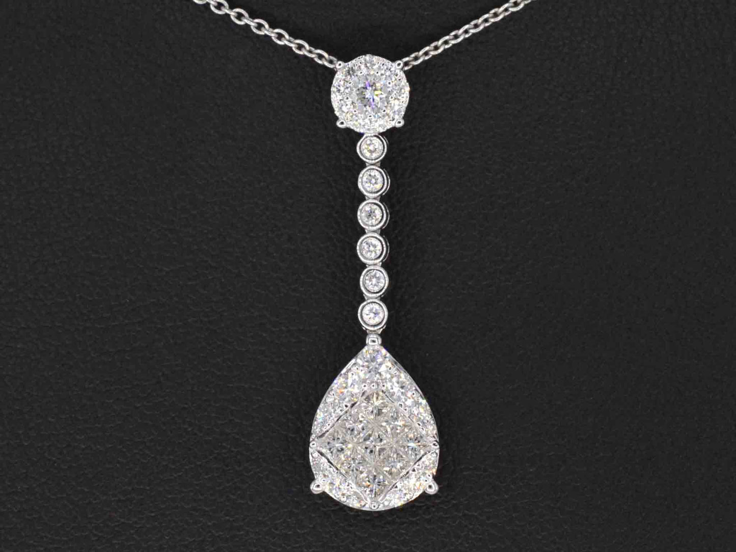 Druppelvormige hanger met briljant en princess geslepen diamanten