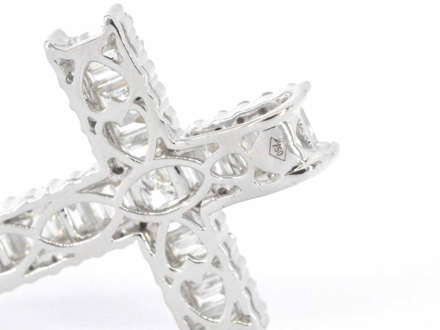 Witgouden kruis hanger met schitterende diamanten gezet