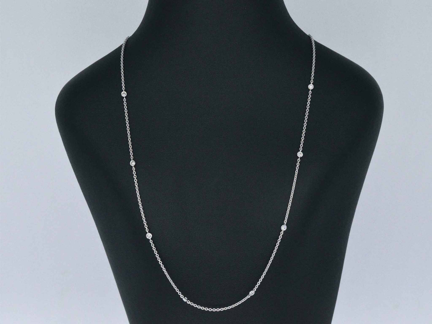 Witgouden ketting met 8 briljant geslepen diamanten