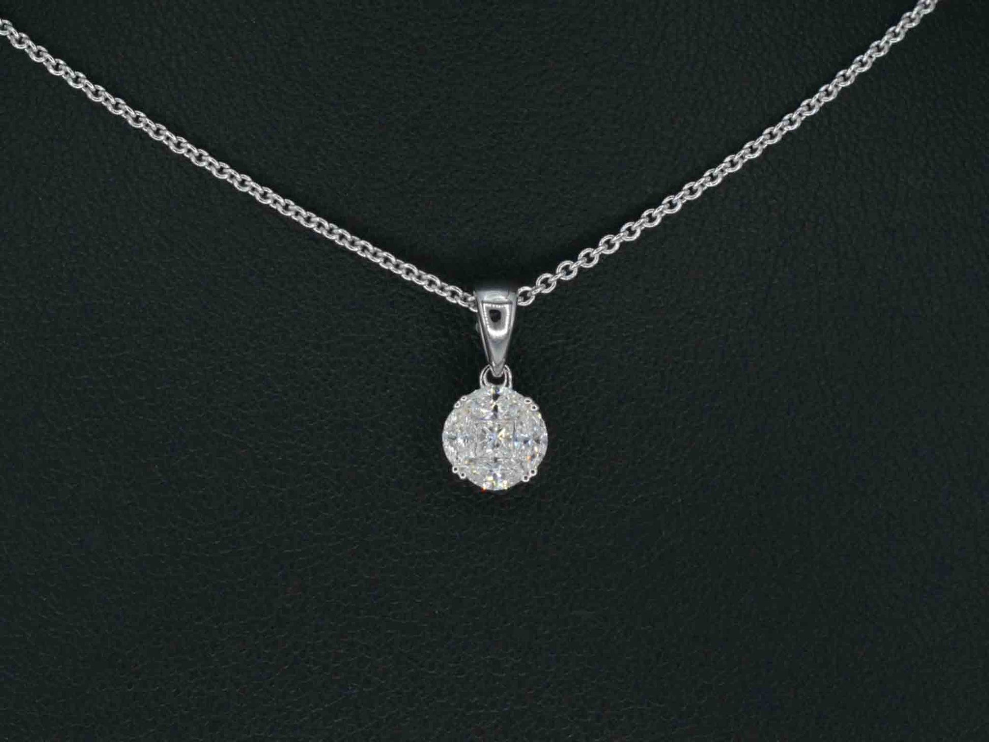 Witgouden hanger met prines en marquise geslepen natuurlijke diamanten