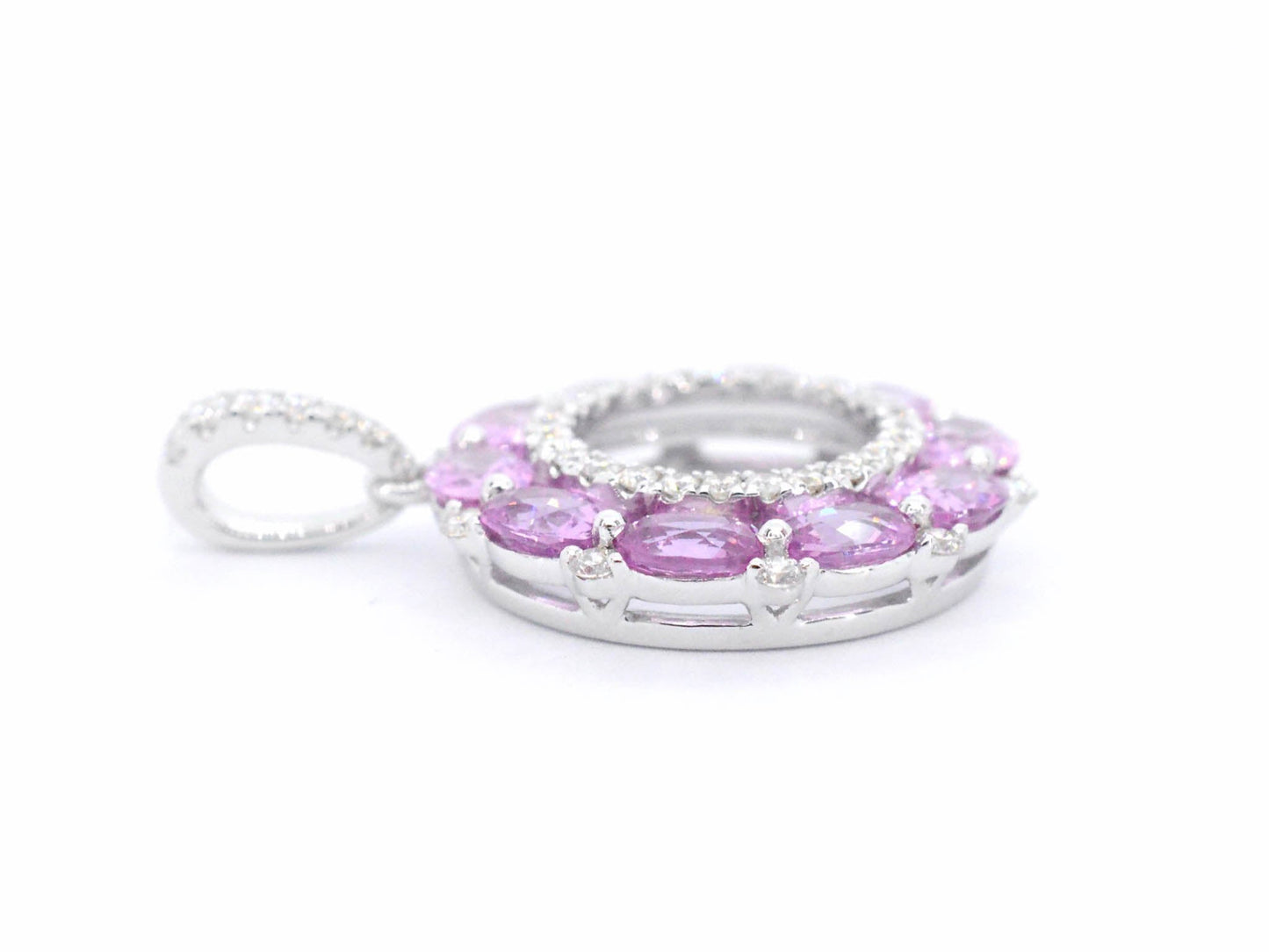 Witgouden hanger met roze saffieren en diamanten in een cirkel gezet