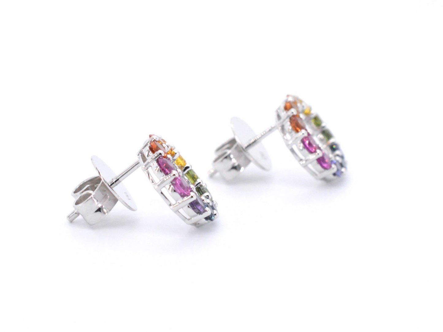 Witgouden oorbellen met multi colour saffieren in een cirkel
