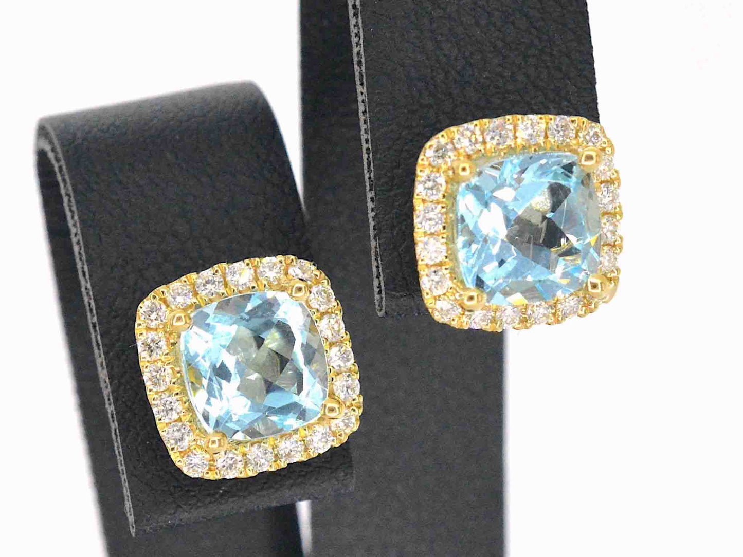Gouden entourage oorbellen met grote topazen en diamanten