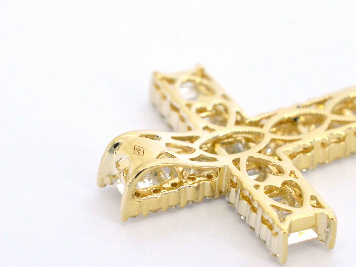 Gouden kruis hanger met schitterende diamanten gezet