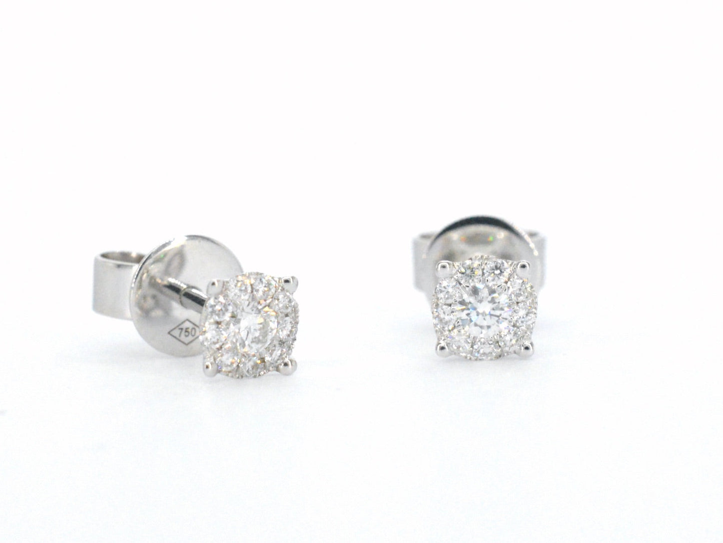 Witgouden oorknoppen met diamant