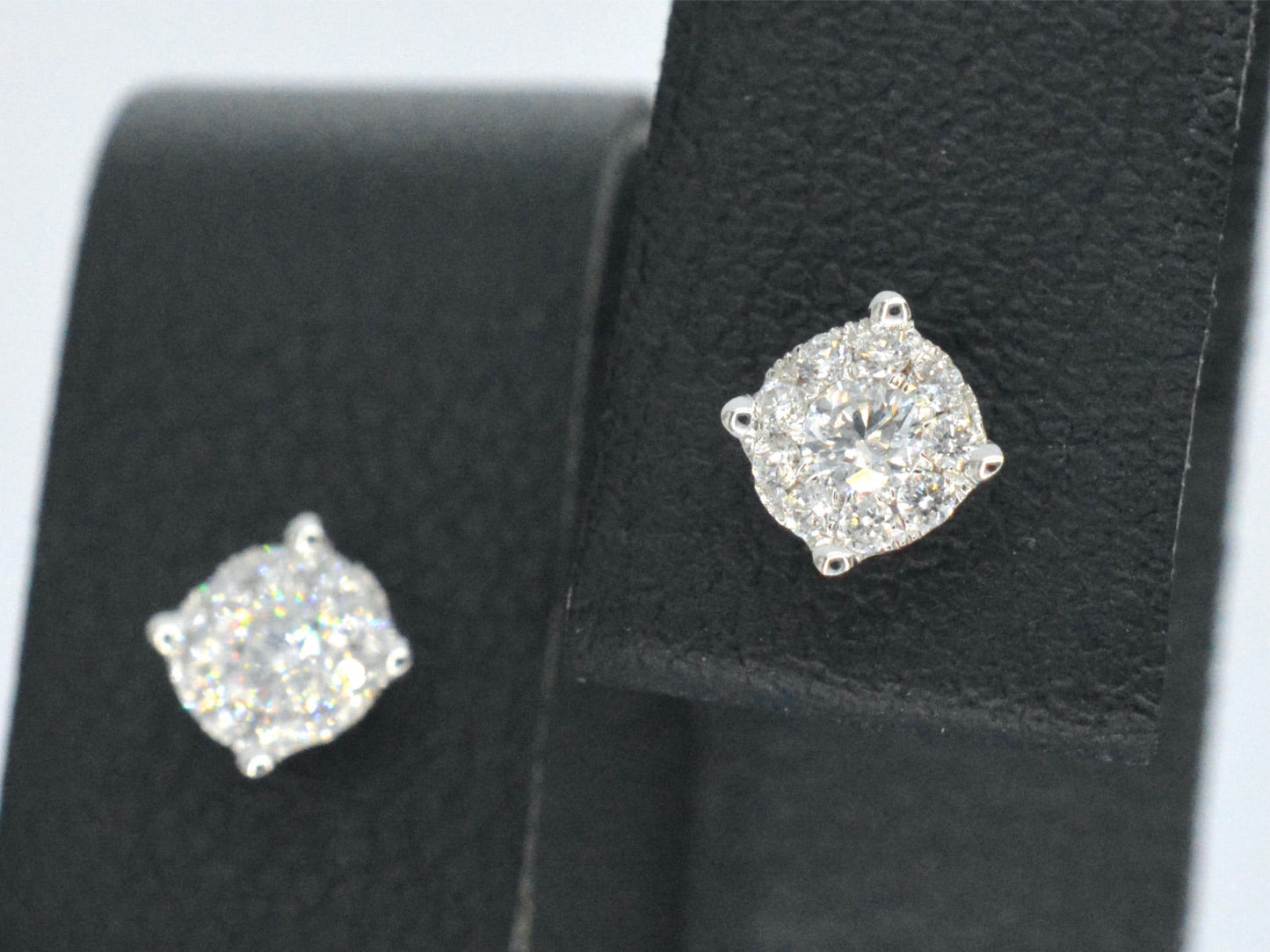 Witgouden oorknoppen met diamant