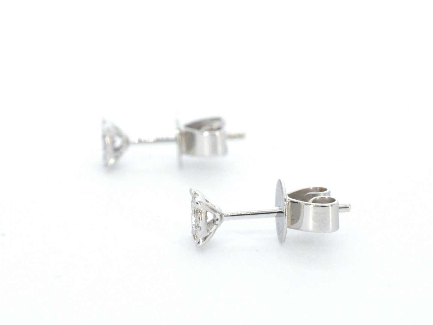 Witgouden oorknoppen met diamant