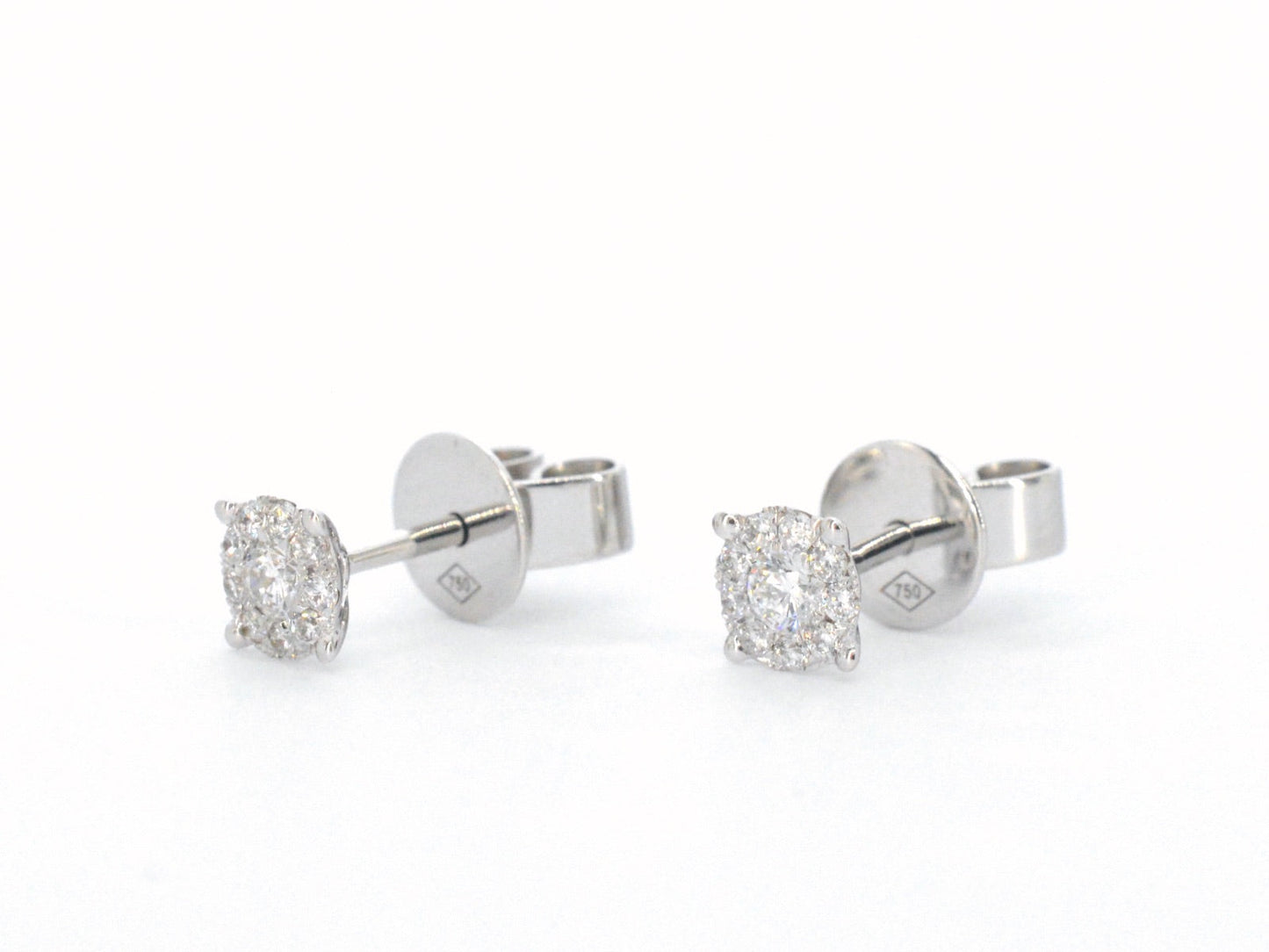 Witgouden oorknoppen met diamant