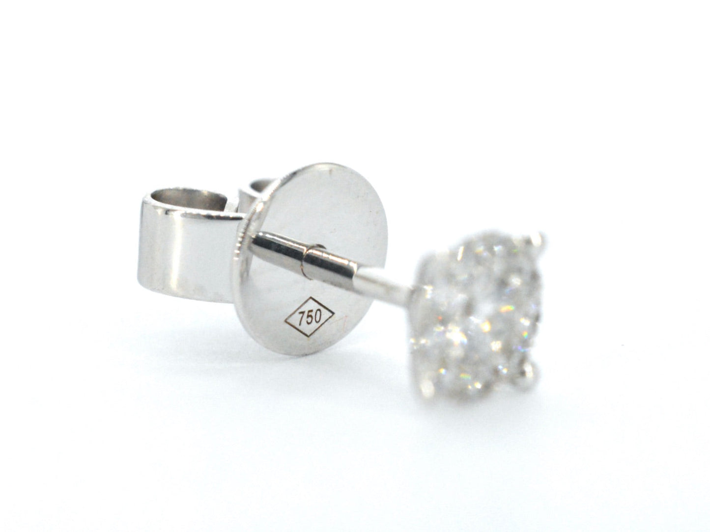 Witgouden oorknoppen met diamant