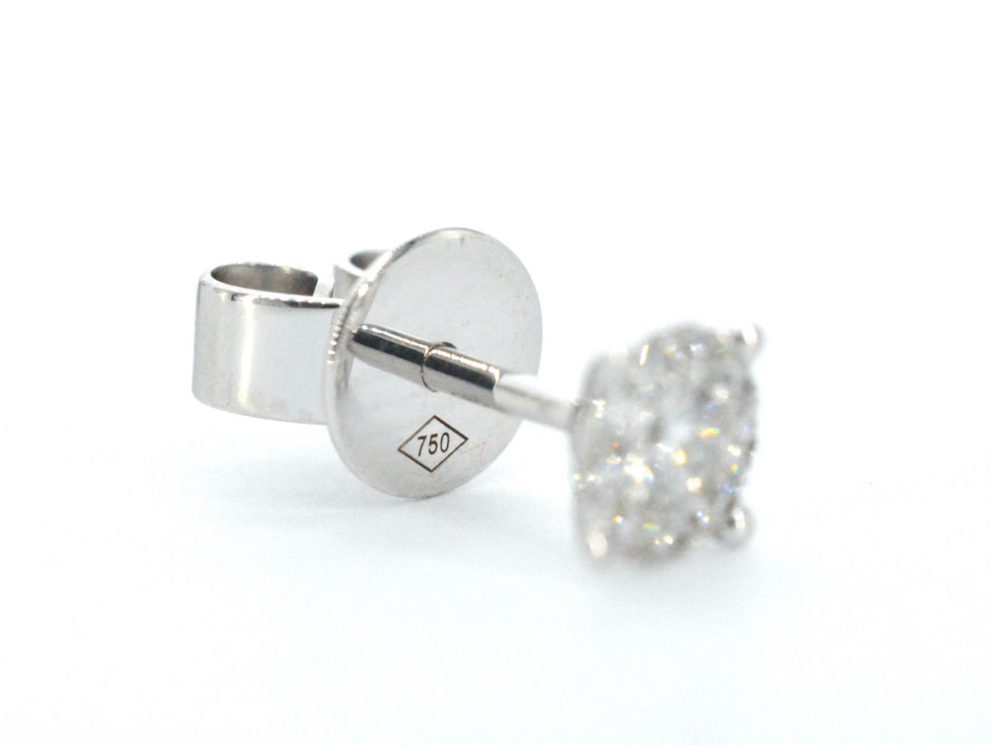 Witgouden oorknoppen met diamant
