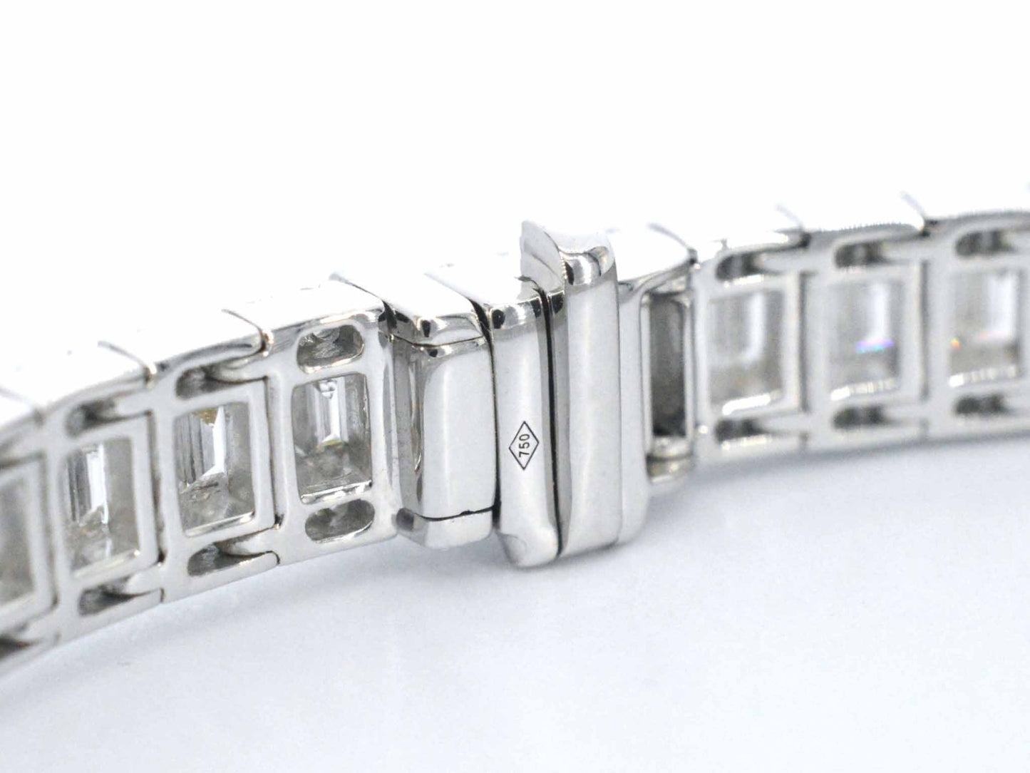 Exklusives Weißgoldarmband voller Diamanten