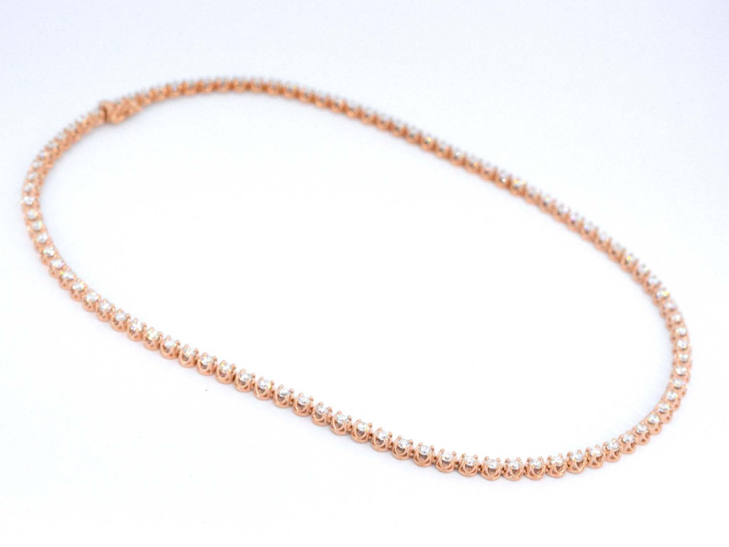 Rosegouden collier met 107 briljant geslepen diamanten