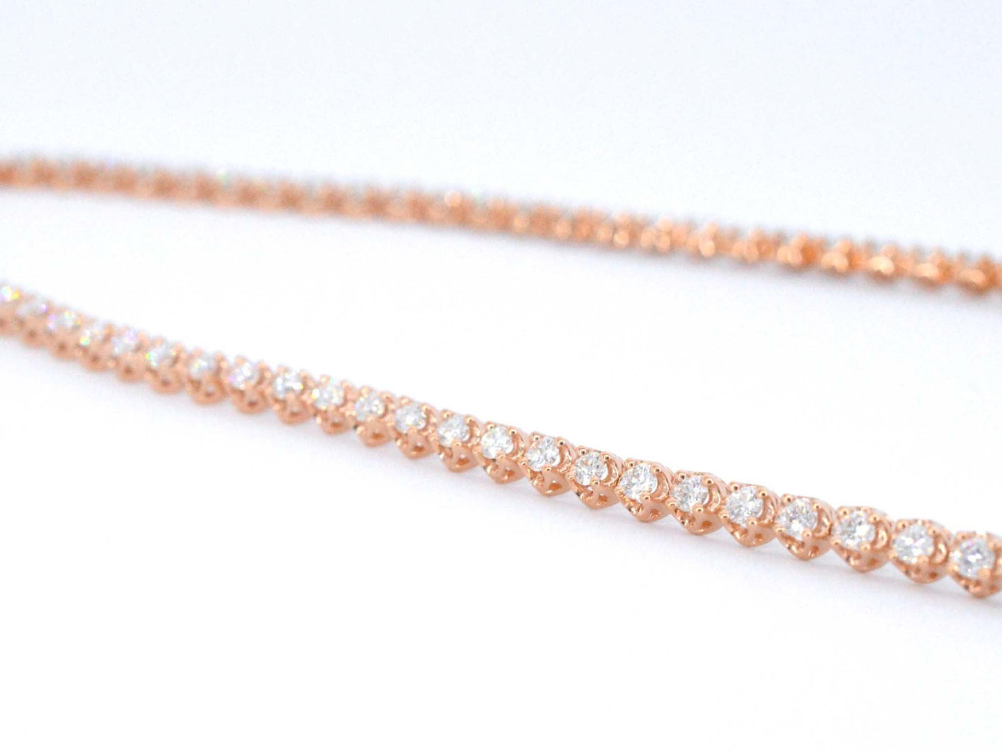 Rosegouden collier met 107 briljant geslepen diamanten