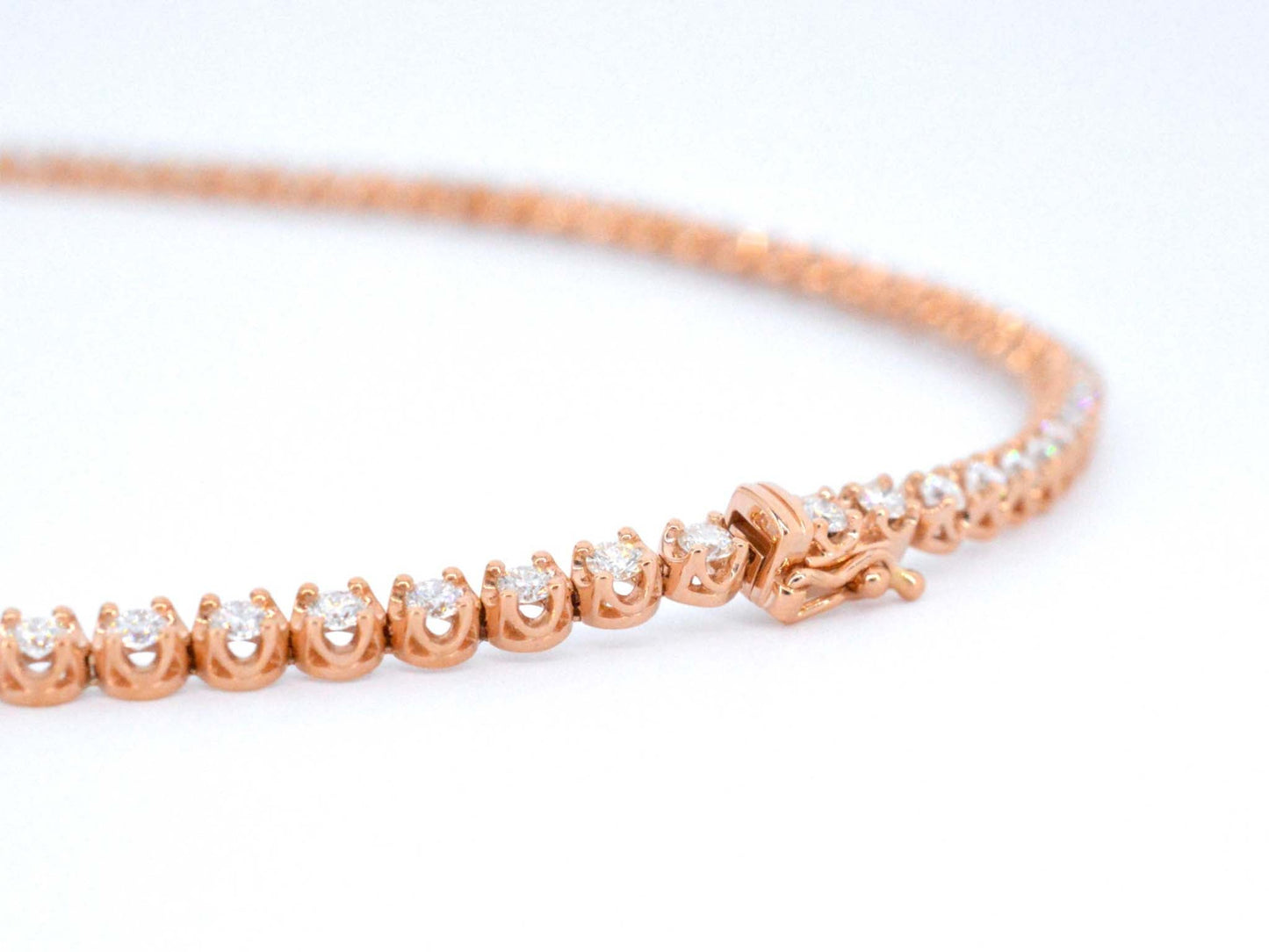 Rosegouden collier met 107 briljant geslepen diamanten