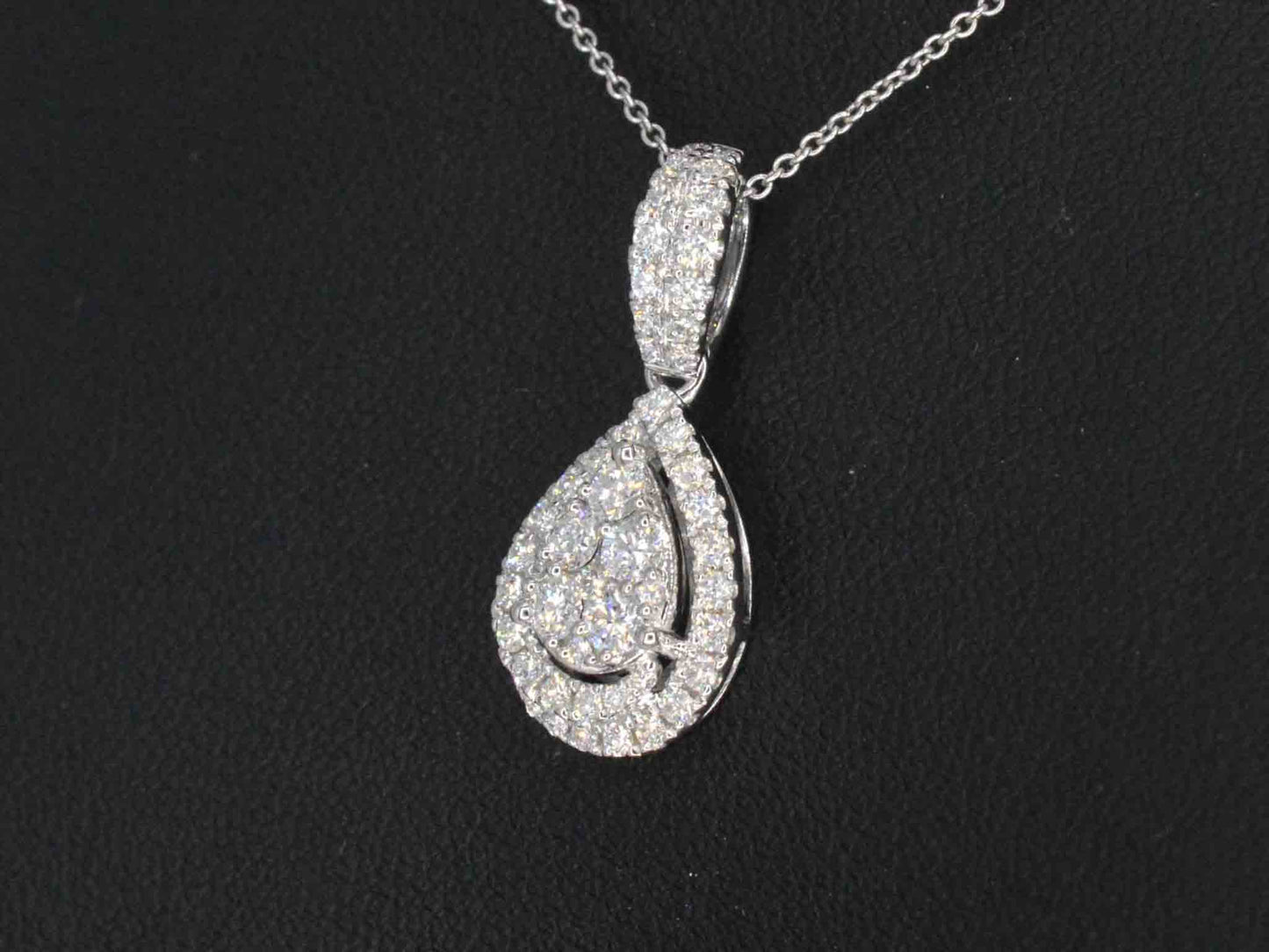 Witgouden hanger met diamanten pear shape 1232-1