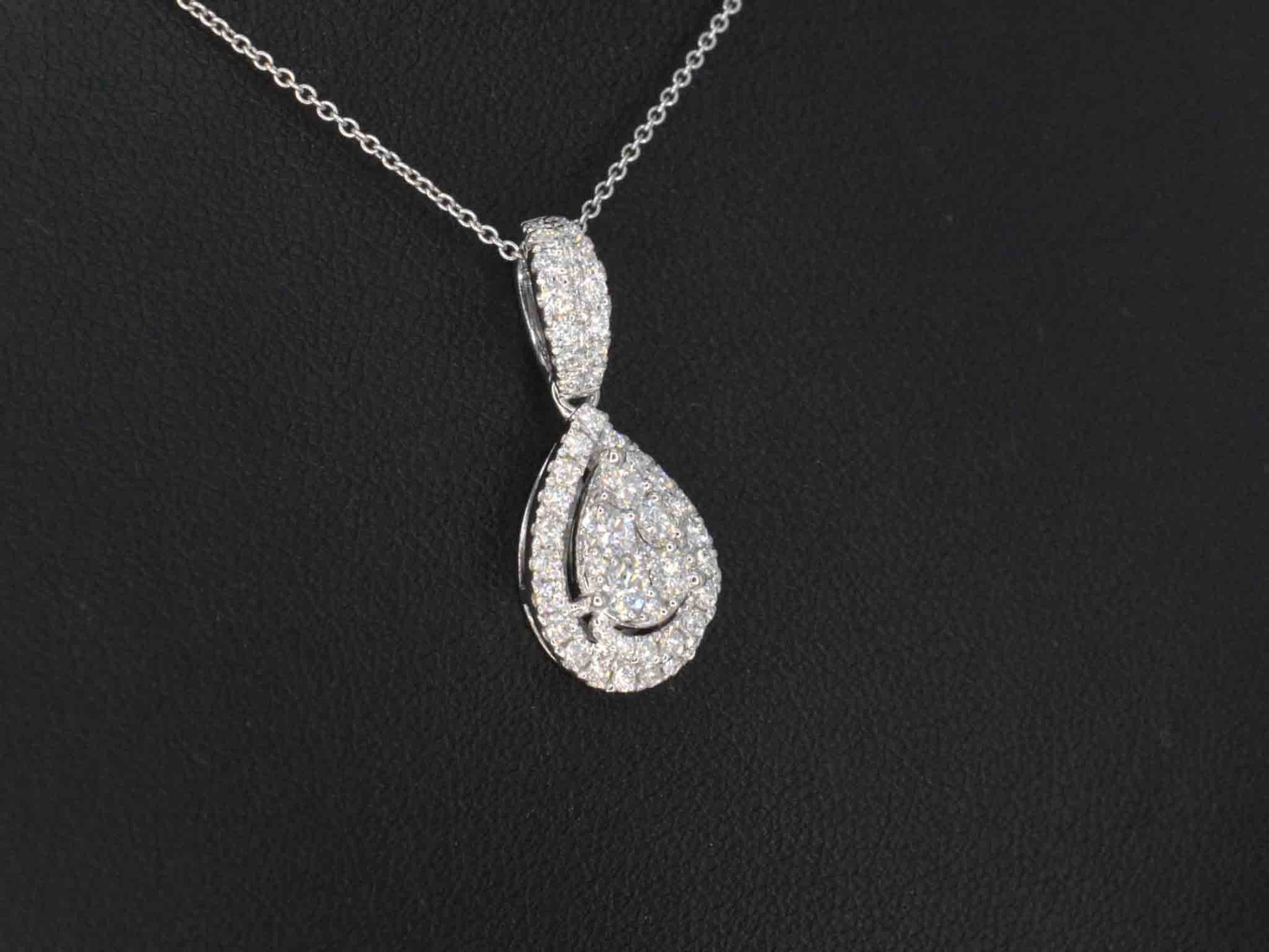Witgouden hanger met diamanten pear shape 1232-2