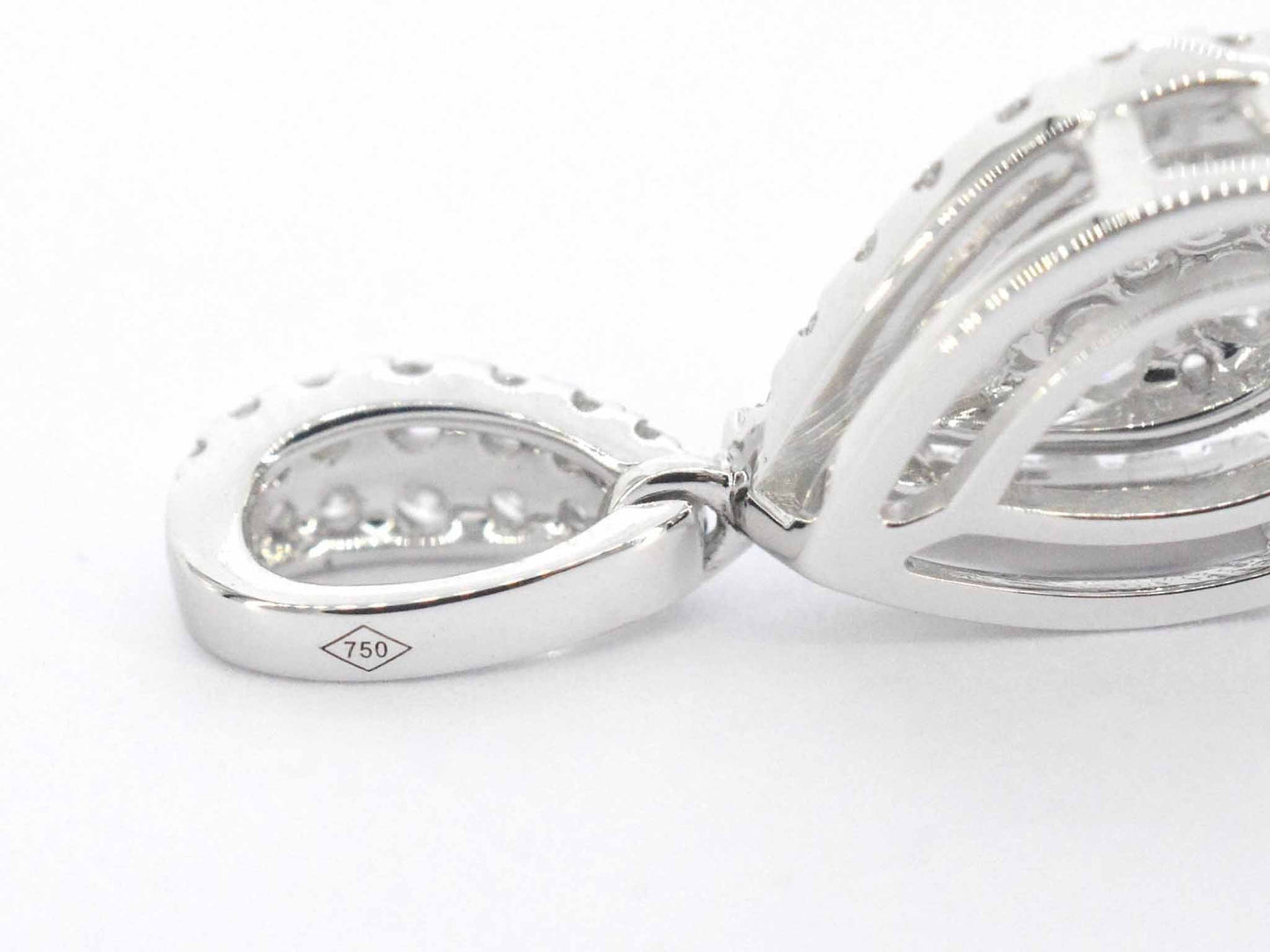 Witgouden hanger met diamanten pear shape 1232-4