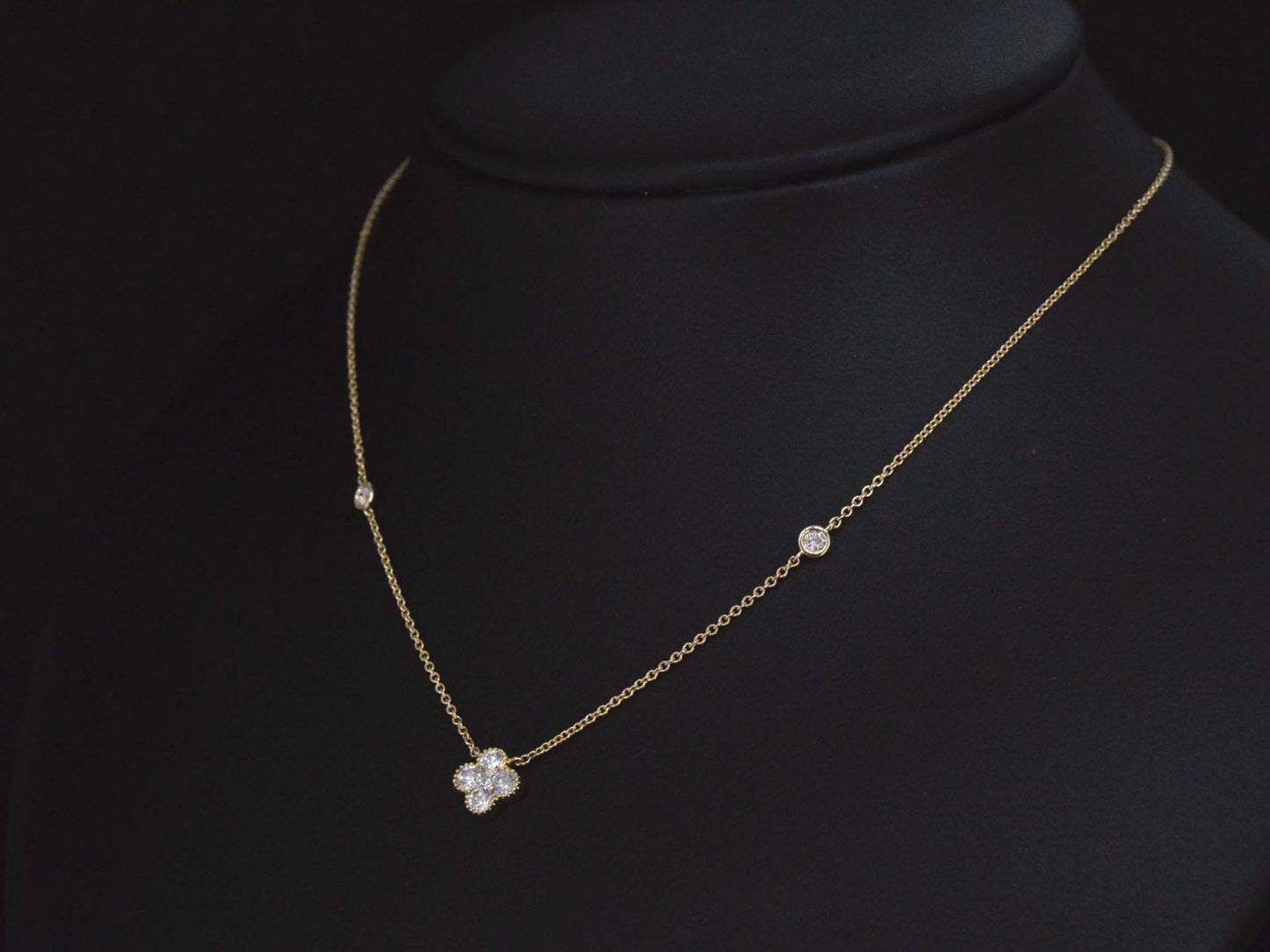 Gouden collier met diamanten hanger klaver vier