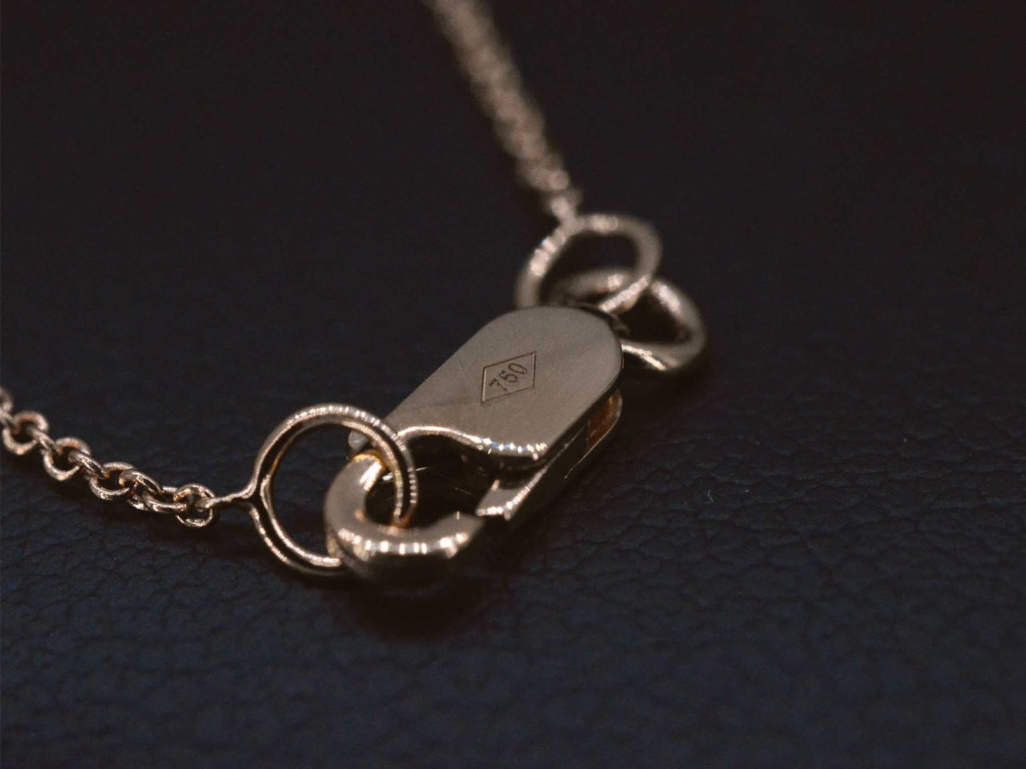 Rosegouden collier met diamanten hangers klaver vier